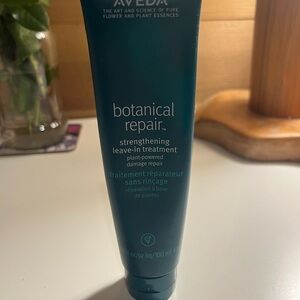 Aveda Botanical Repair Strengthening Leave-In Treatment - Green